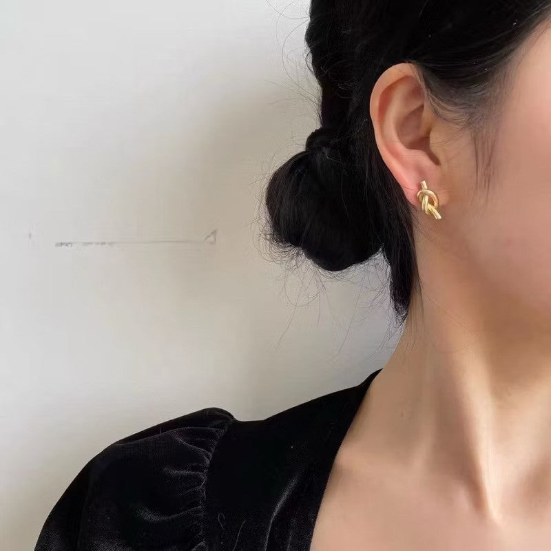 Nudo de Gracia|Pendientes minimalistas con giro