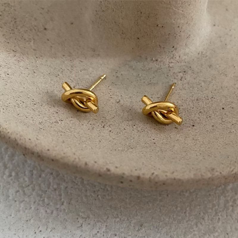 Nudo de Gracia|Pendientes minimalistas con giro