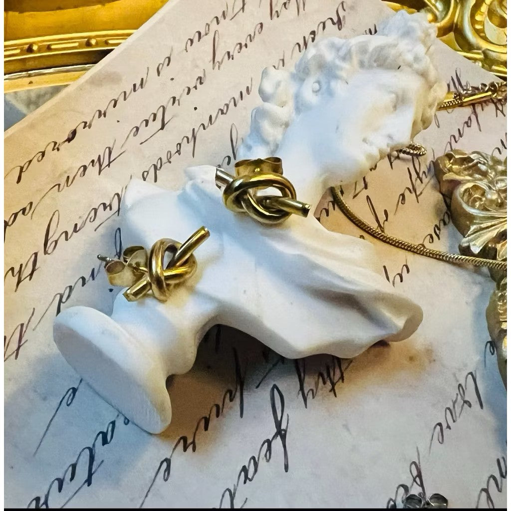 Nudo de Gracia|Pendientes minimalistas con giro