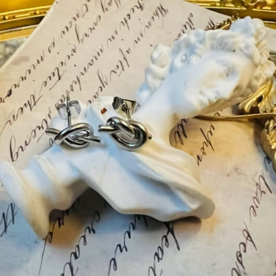 Nudo de Gracia|Pendientes minimalistas con giro