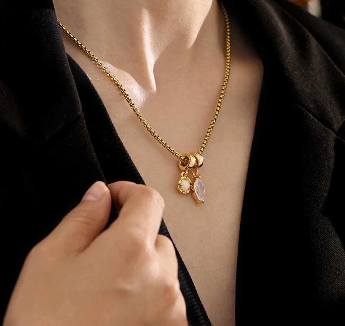 Serie Mito de Estrella y Luna - Collar con colgante desmontable de acero de titanio Moonlight Whisper, oro de 18 quilates, resistente al agua, con circonitas de ojo de gato y ojo de marqués.