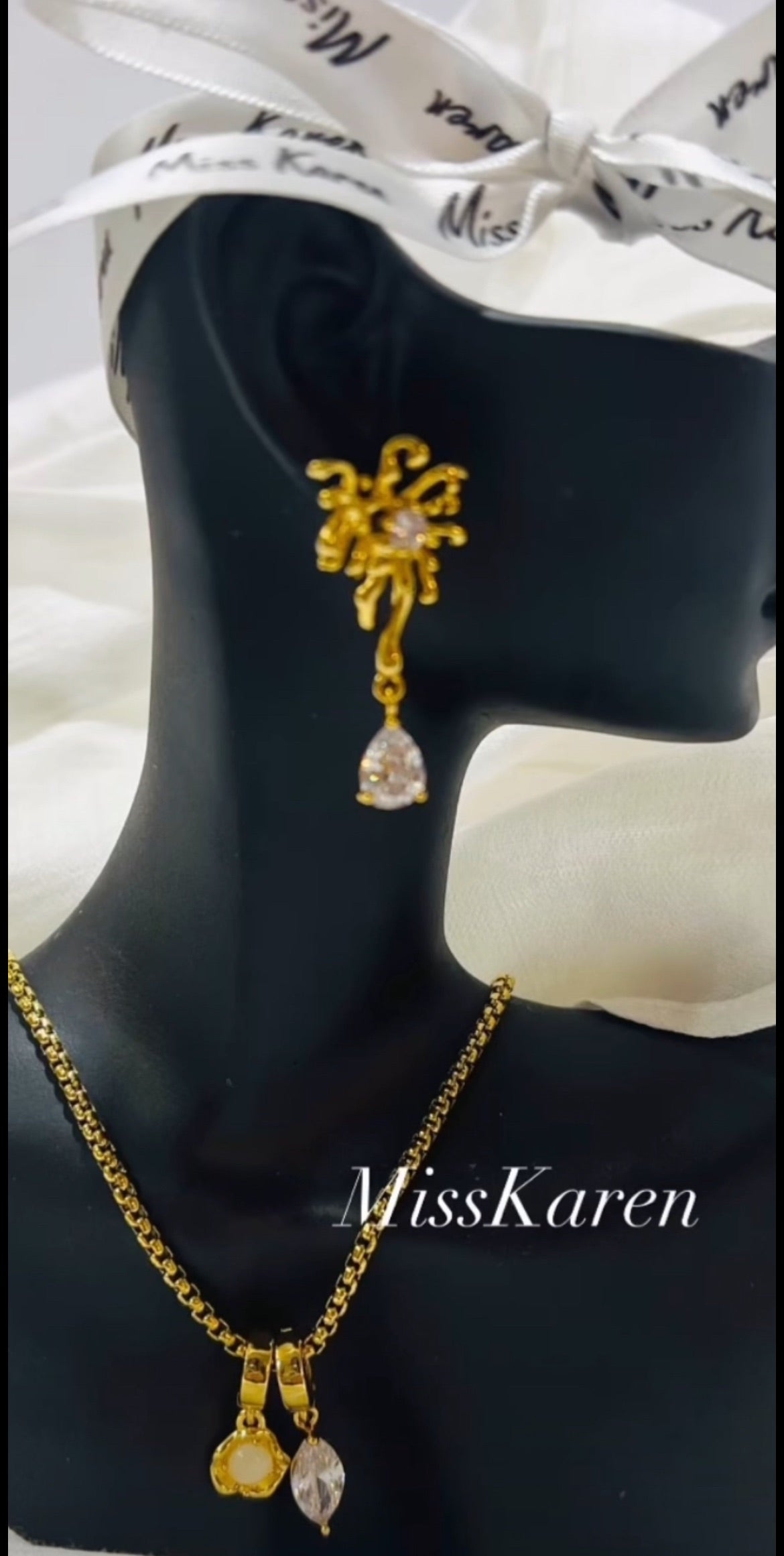 Serie Mito de Estrella y Luna - Collar con colgante desmontable de acero de titanio Moonlight Whisper, oro de 18 quilates, resistente al agua, con circonitas de ojo de gato y ojo de marqués.