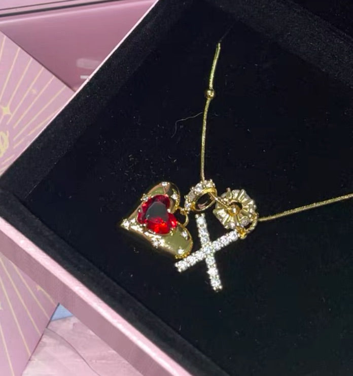 Collar con letras brillantes de circonitas, resistente al agua y a la decoloración, de acero de titanio que late en el corazón