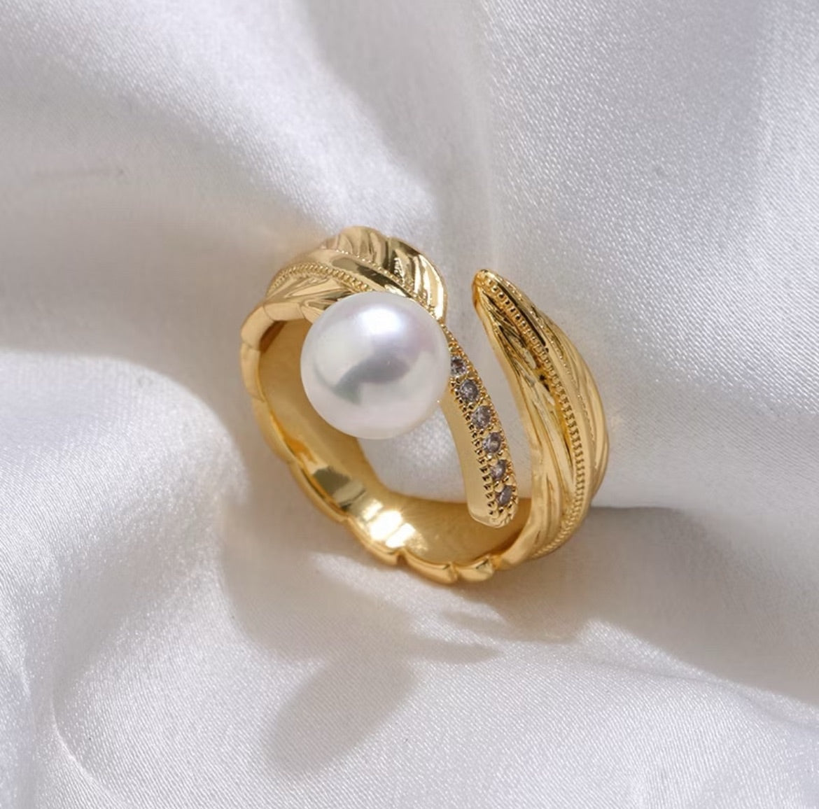 Anillo de perla de agua dulce con pan de oro francés