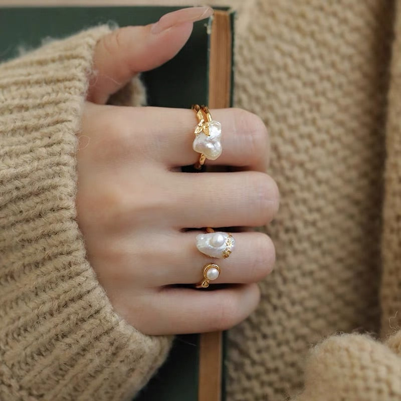 Anillo de agua dulce natural de la serie Poesía Barroca (ajustable)