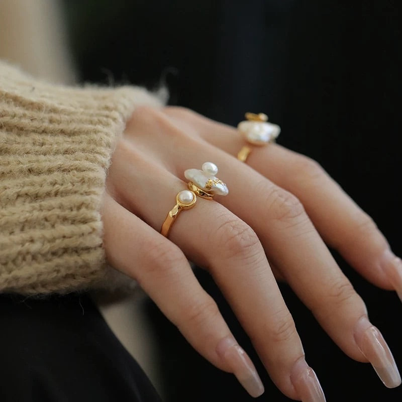 Anillo de agua dulce natural de la serie Poesía Barroca (ajustable)