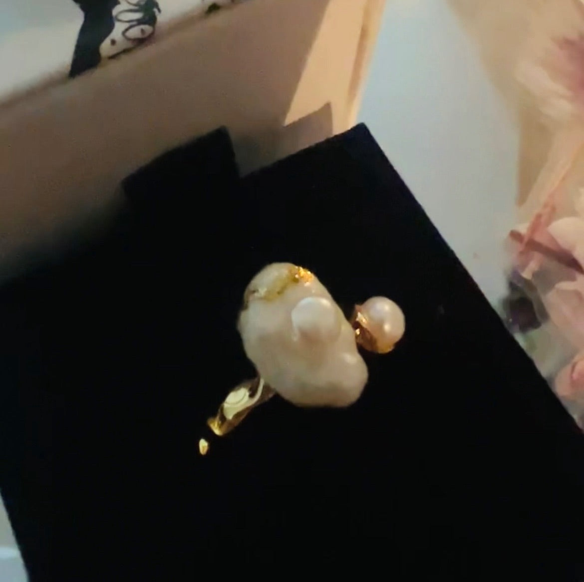 Anillo de agua dulce natural de la serie Poesía Barroca (ajustable)