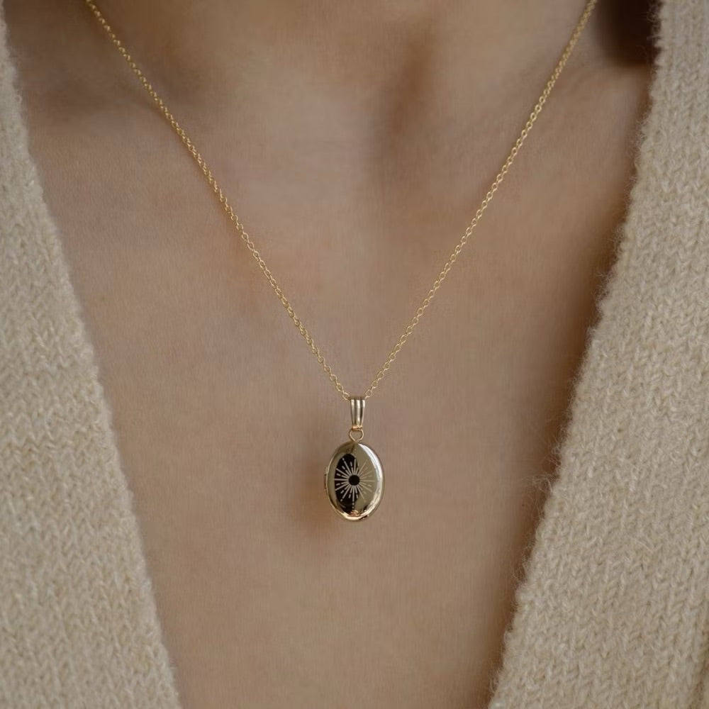 Collar con amuleto de ojo del diablo con fotocaja que protege la memoria del sol y la luna