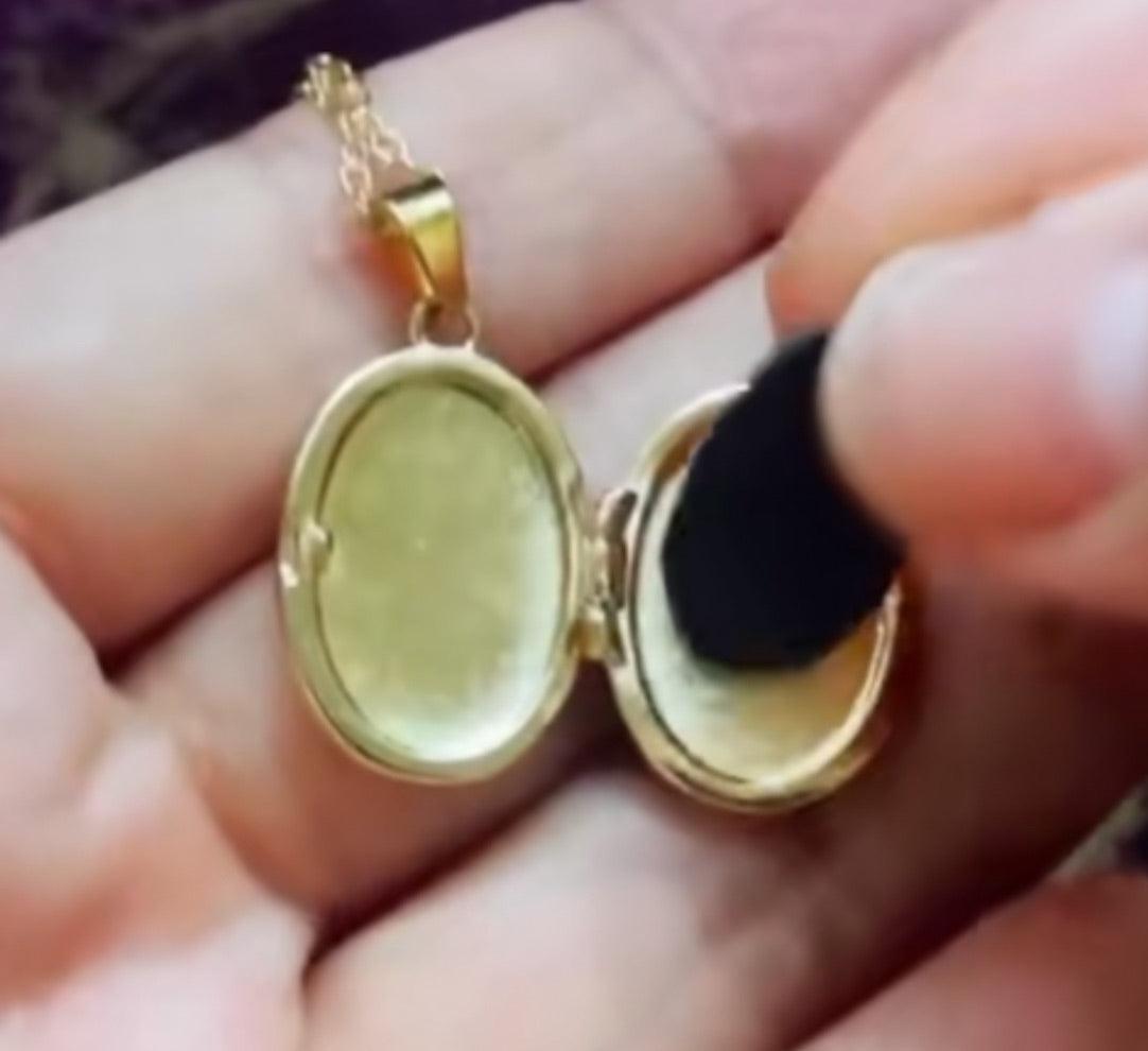 Collar con amuleto de ojo del diablo con fotocaja que protege la memoria del sol y la luna
