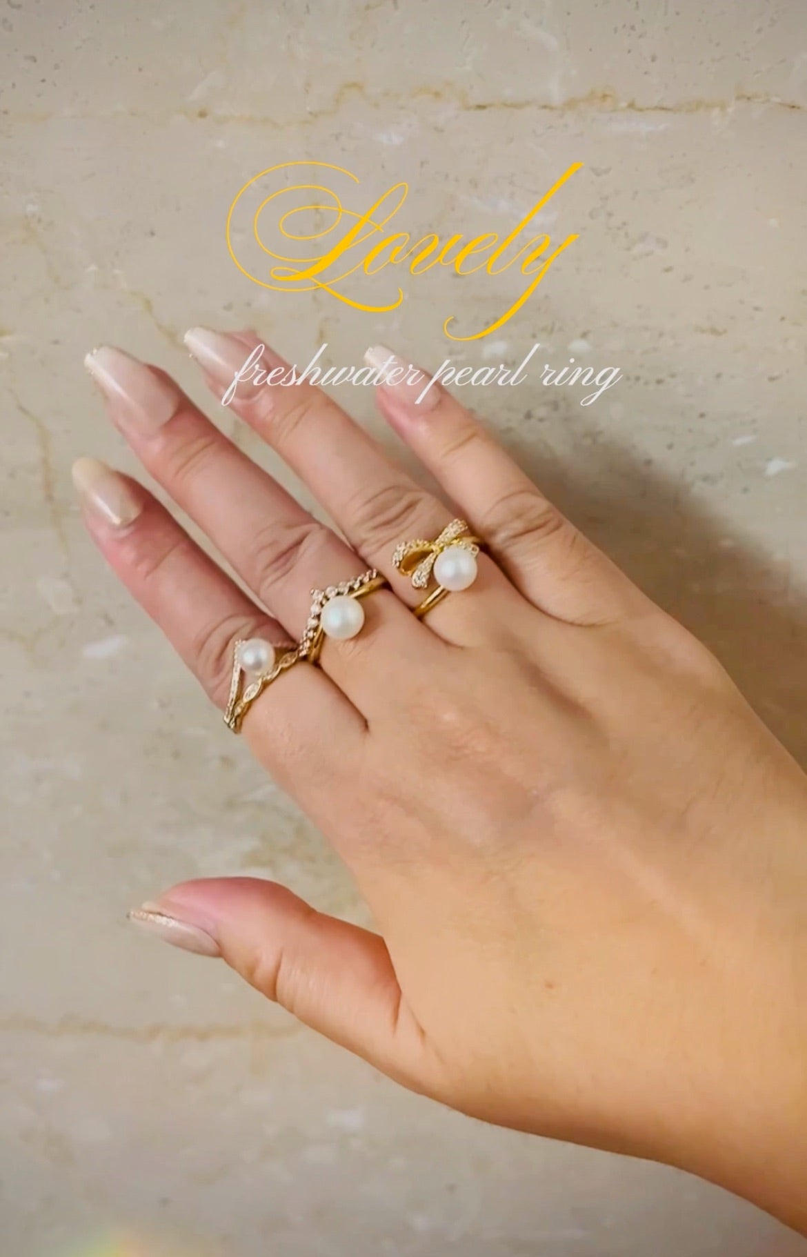 Anillo ajustable de perla de agua dulce con incrustaciones de diamantes bañado en oro de 18 quilates de Su Alteza Real