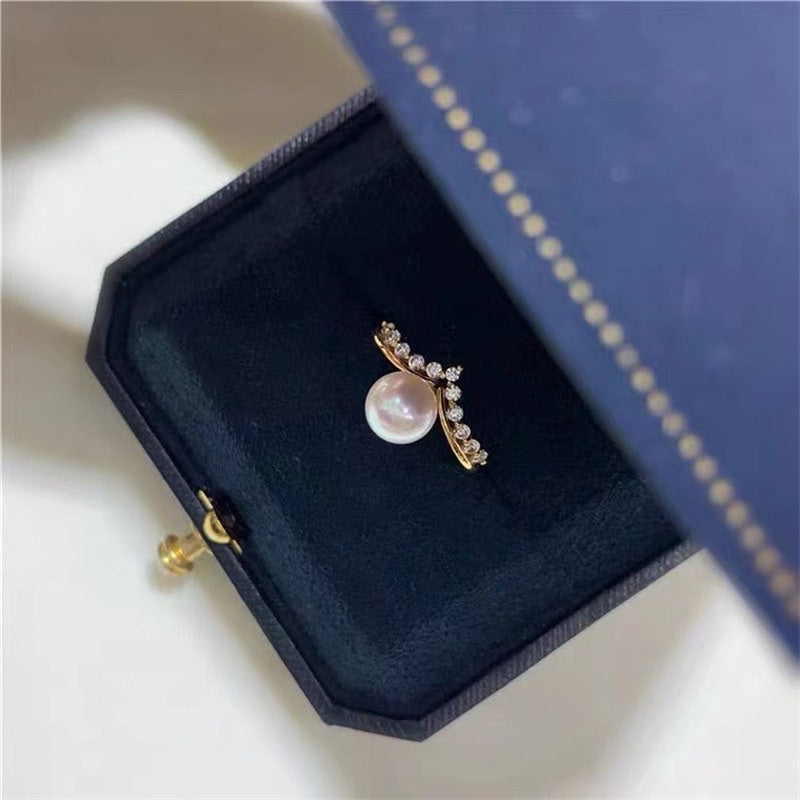 Anillo ajustable de perla de agua dulce con incrustaciones de diamantes bañado en oro de 18 quilates de Su Alteza Real