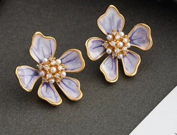 Jardín de Monet | Colección Flora: Pendientes de perlas de agua dulce con esmalte violeta