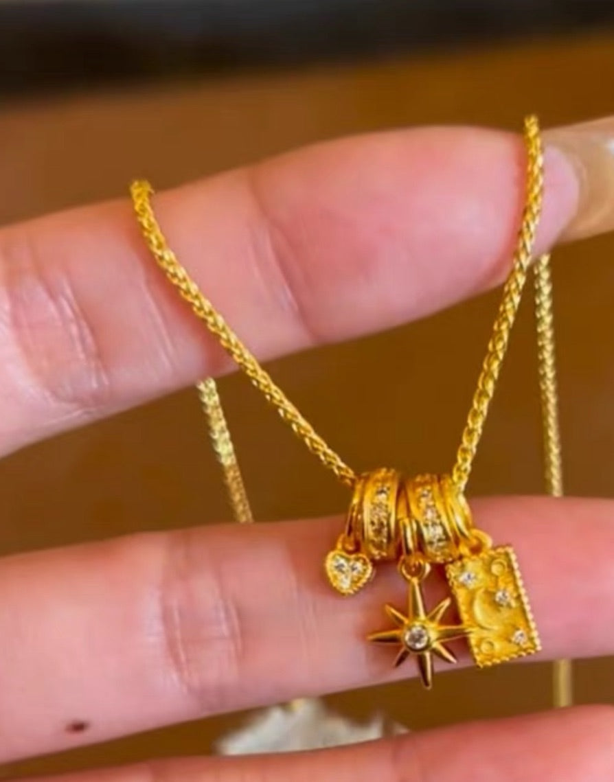 Collar de latón en oro auténtico de 18 quilates con la mitología y leyenda del Amor Santo de la serie Tarot, Estrella y Luna