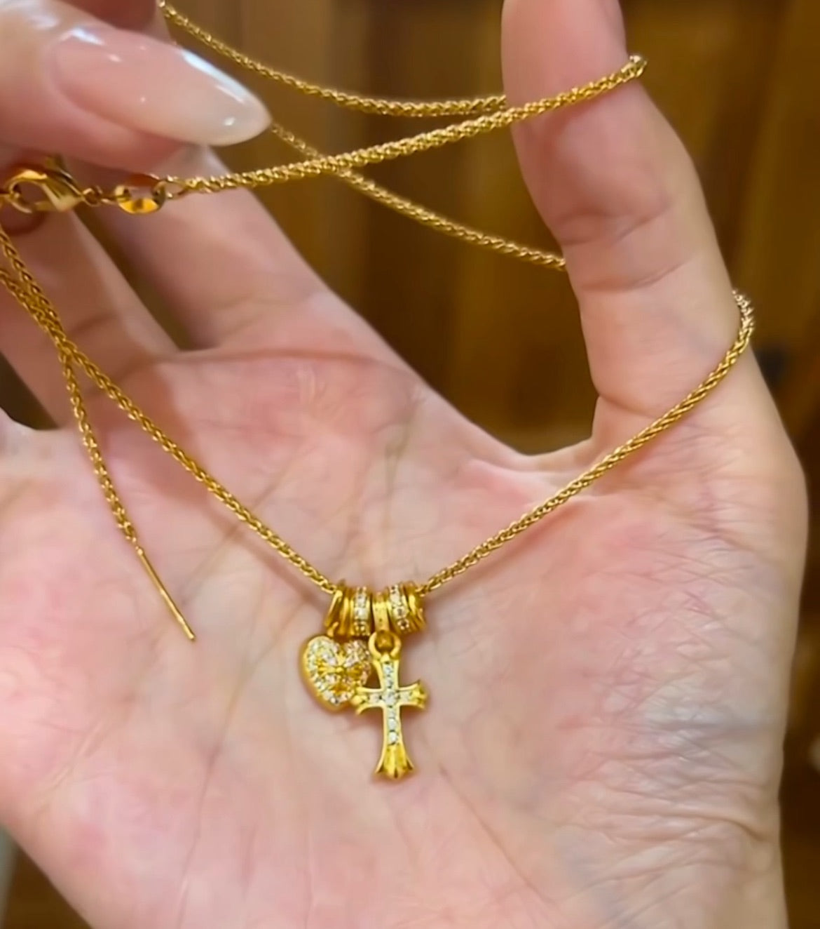 Collar de latón en oro auténtico de 18 quilates con la mitología y leyenda del Amor Santo de la serie Tarot, Estrella y Luna