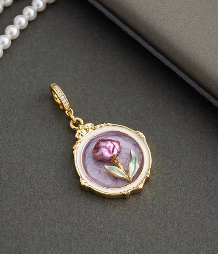 Jardín de Monet | Collar de tulipanes morados Flora (colgante desmontable)