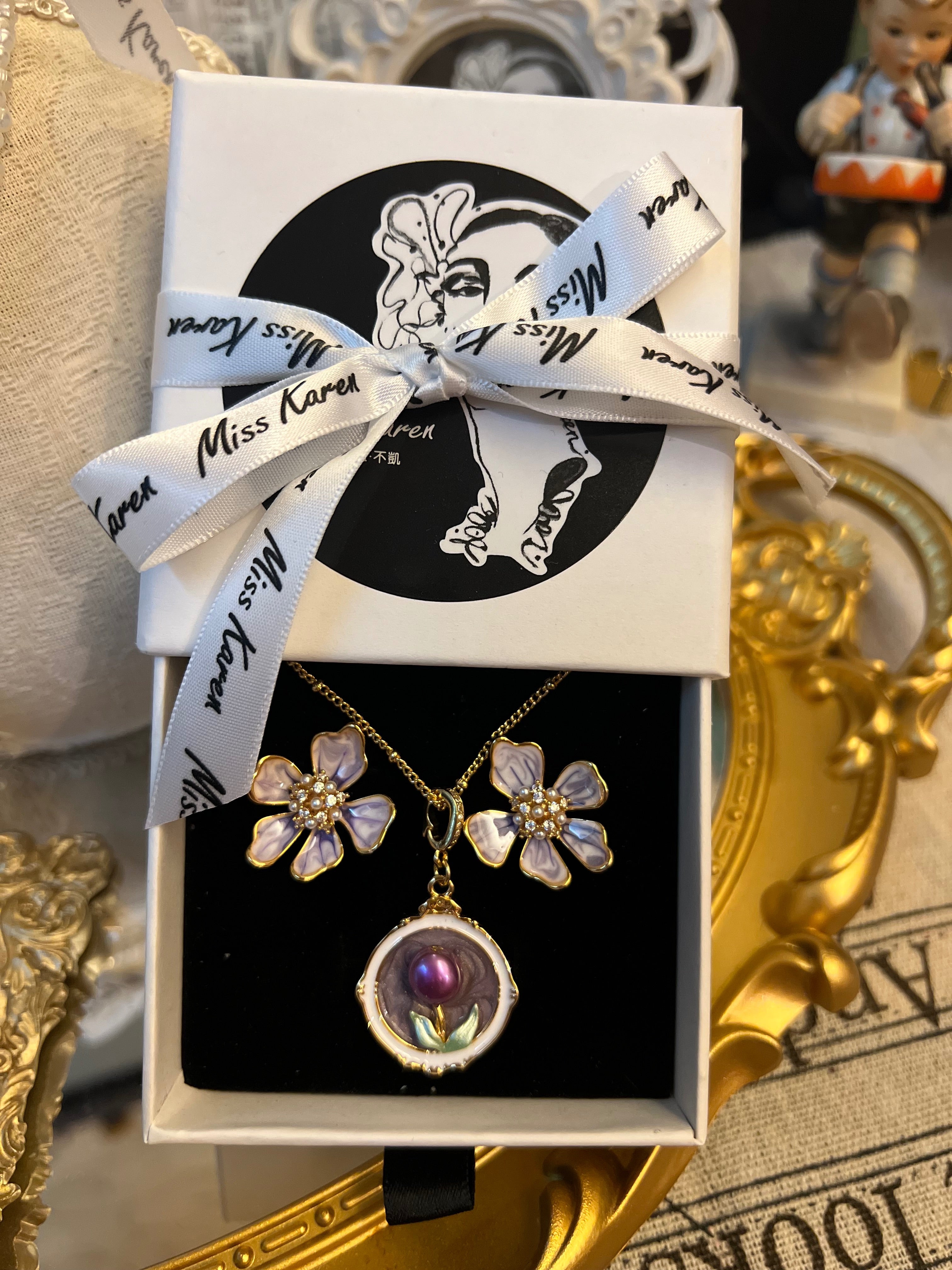 Jardín de Monet | Collar de tulipanes morados Flora (colgante desmontable)