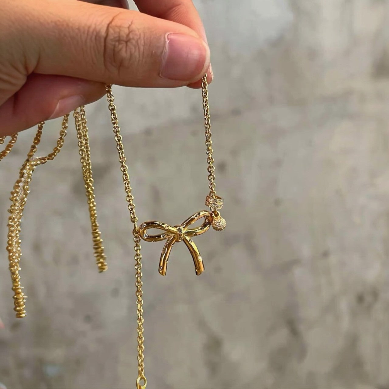 Lo último en la serie Sweetheart Barbie|Conjunto de moño Honey Bow