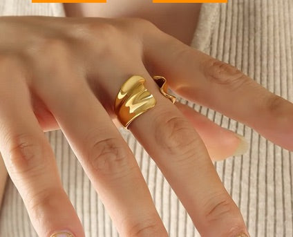 Anillo abierto vintage francés de acero de titanio de 18 quilates con forma de onda