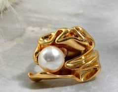 Anillo abierto con perla de diseño retro francés en acero de titanio de 18 quilates