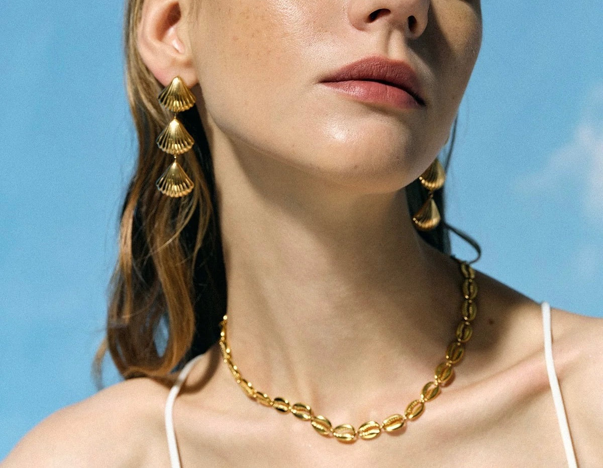 Collar estilo resort oceánico con perla, estrella de mar, caracola y caballito de mar