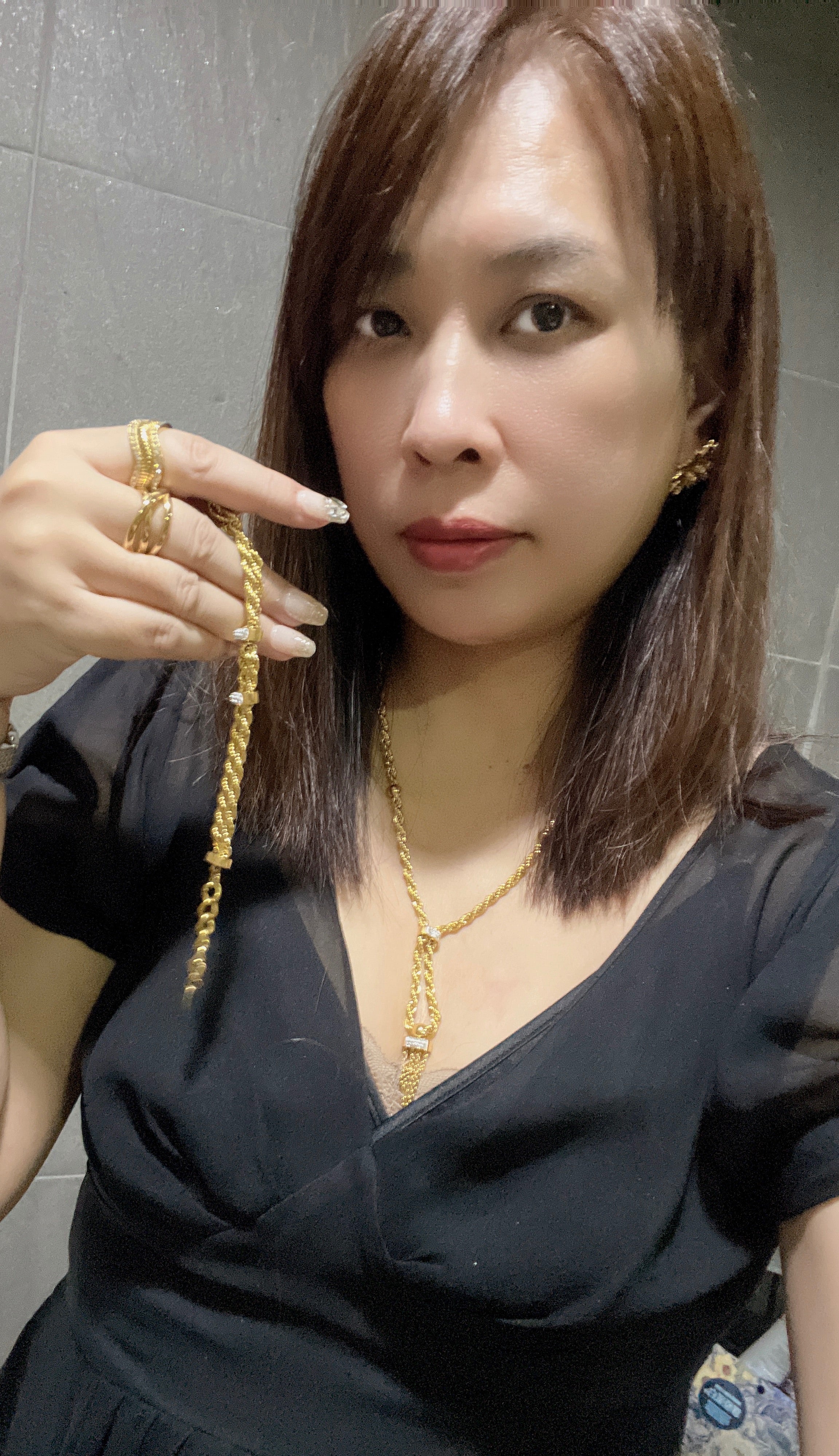 Joyería MissKaren de acero de titanio de 18 quilates con diamantes de lujo ligeros y doble capa retorcida.