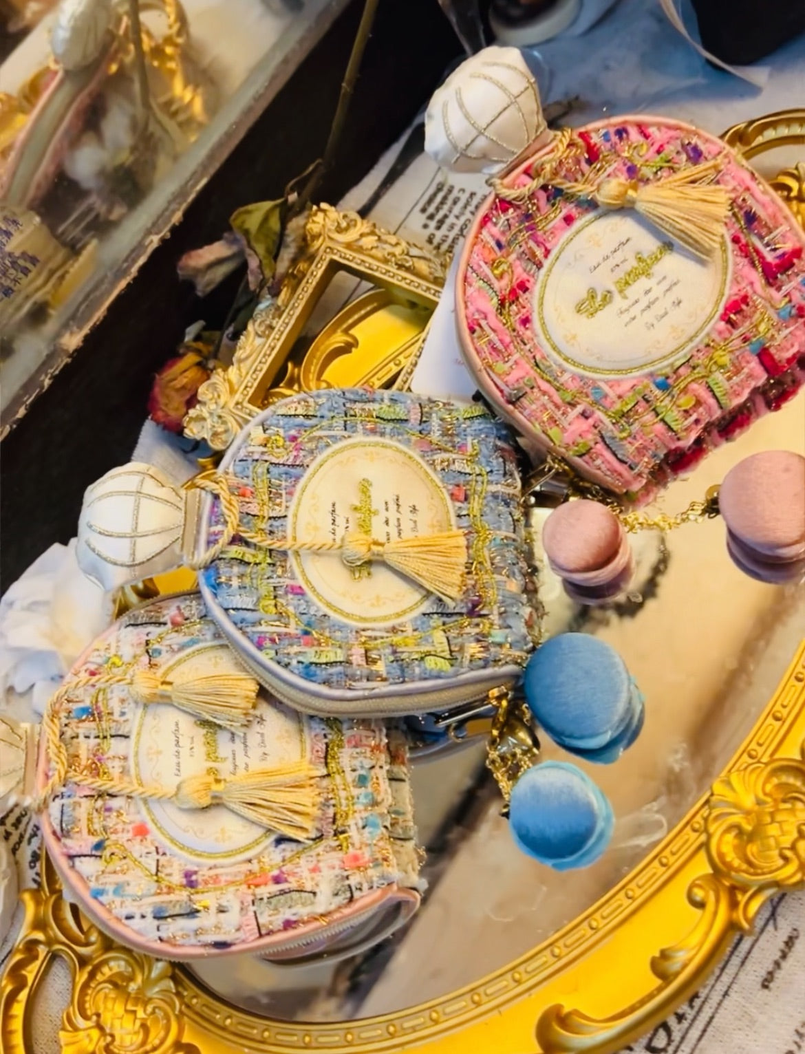 Bolsa de joyería con frasco de perfume francés Poesía de la Luz