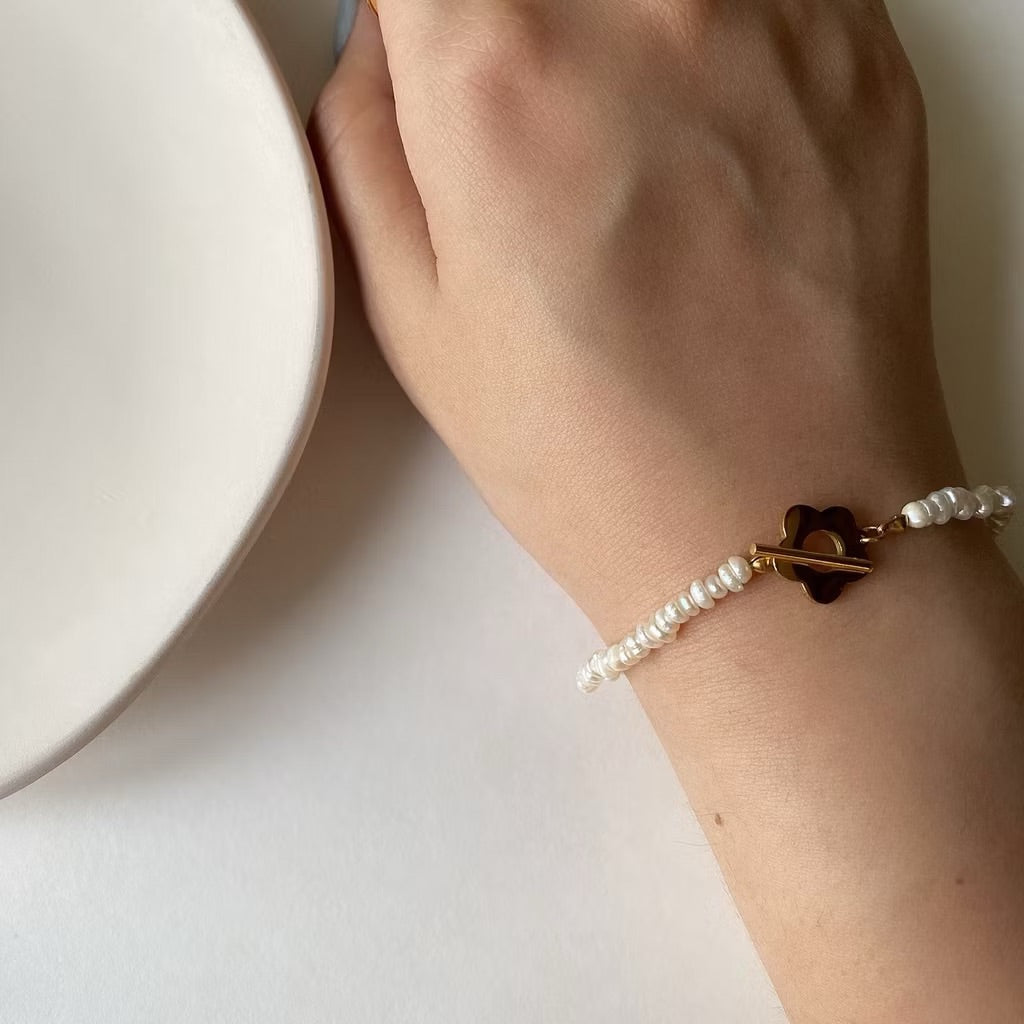 珍珠小姐|甜美小花造型 OT扣 淡水珍珠 手鍊