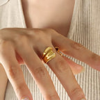 Anillo abierto vintage francés de acero de titanio de 18 quilates con forma de onda