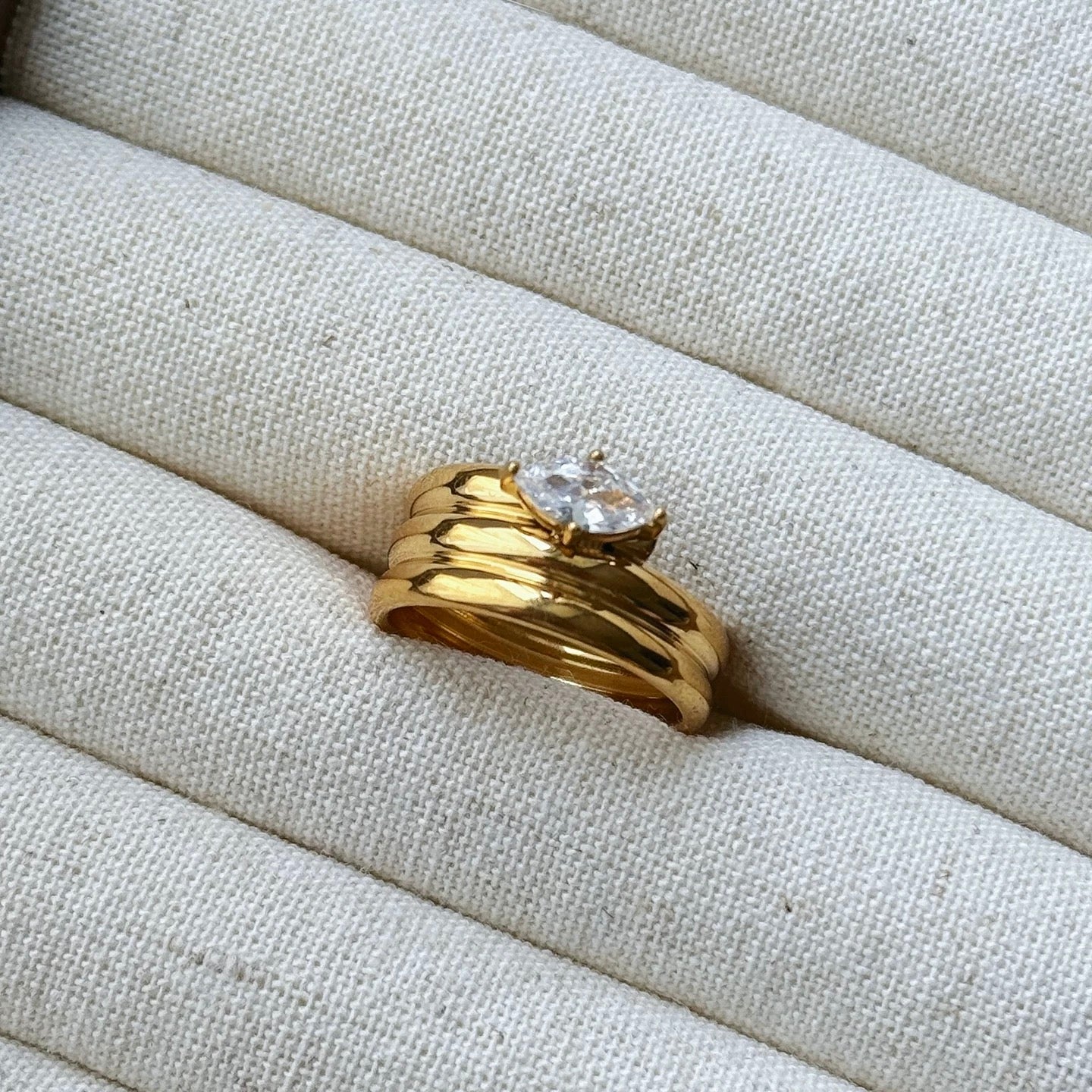 不鏽鋼寬版個性馬眼鋯石戒指