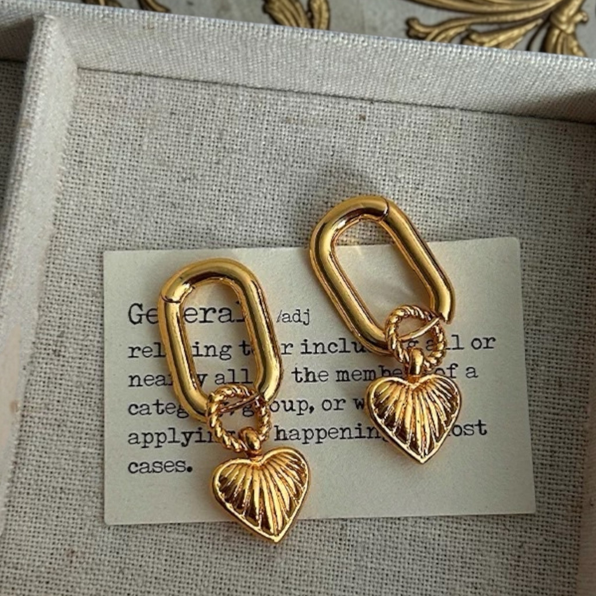 貝殼之吻｜可拆式愛心耳環
Shell Kiss Detachable Heart Earrings